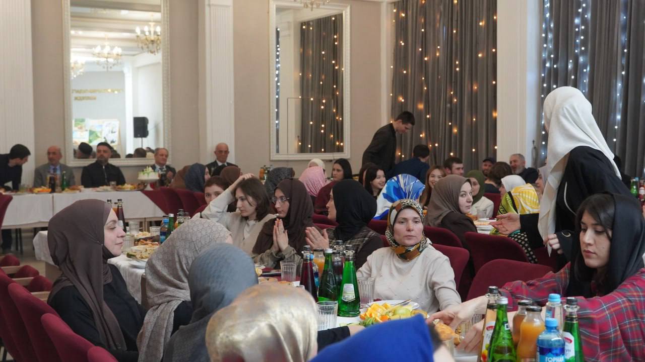 В стенах Гуманитарно-педагогического колледжа состоялся торжественный коллективный ифтар